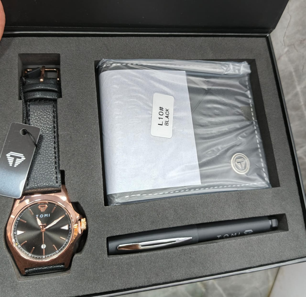 To-mi T-041 Business Watch Date Quartz With Gift Box